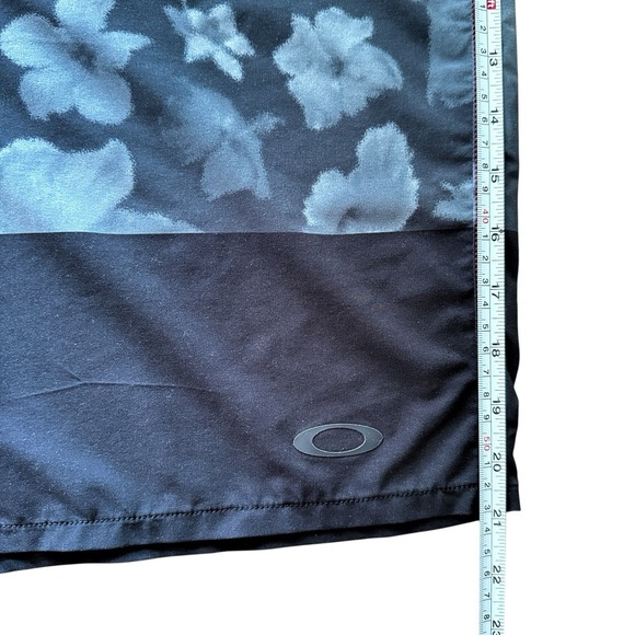 Oakley Board Shorts Men's 38 Color‎ Block Swimming Swim Trunks Red Gray Floral - Picture 9 of 12